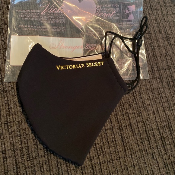 Victoria's Secret Accessories - NWT Victoria’s Secret face mask